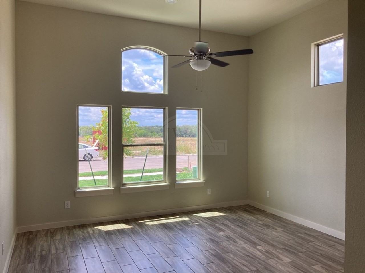 5007 White Rose Drive - Photo 5 of 19