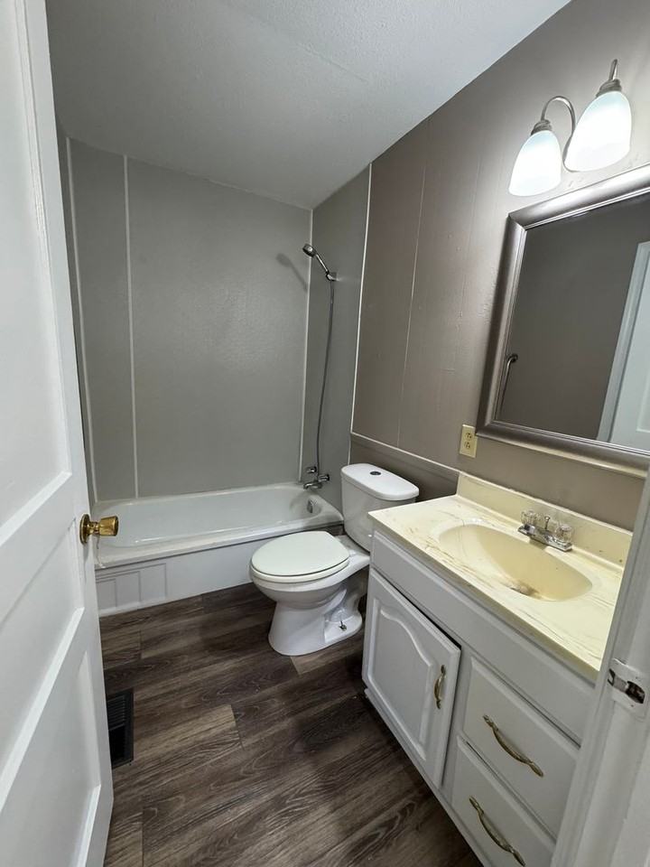 1401 North Detroit Avenue - Photo 6 of 12