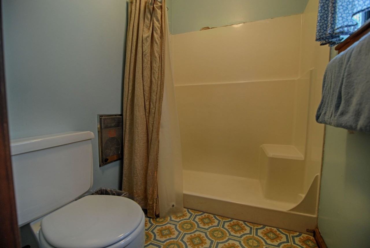 4101 North Lake Boulevard - Photo 4 of 38