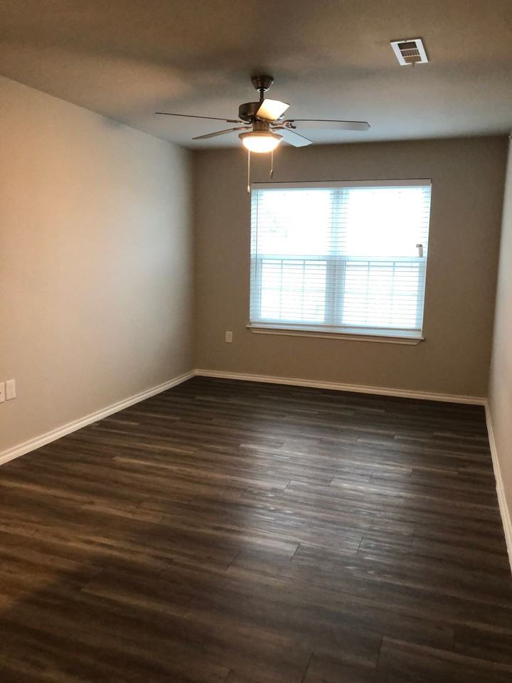 PRICE LOFTS - Photo 5 of 25