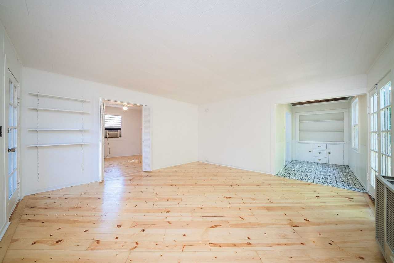 2339 Norwalk Avenue - Photo 3 of 16