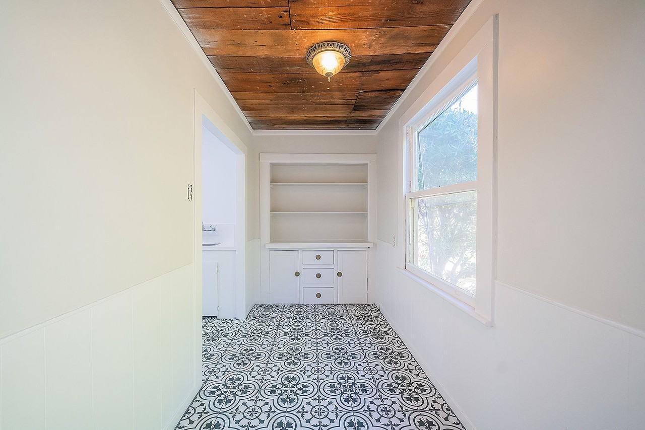 2339 Norwalk Avenue - Photo 4 of 16