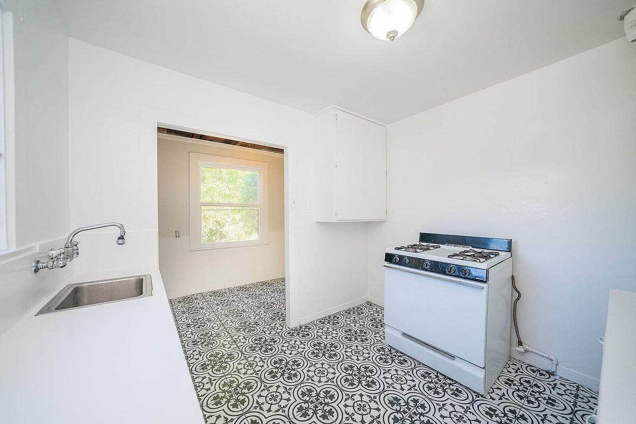 2339 Norwalk Avenue - Photo 6 of 16