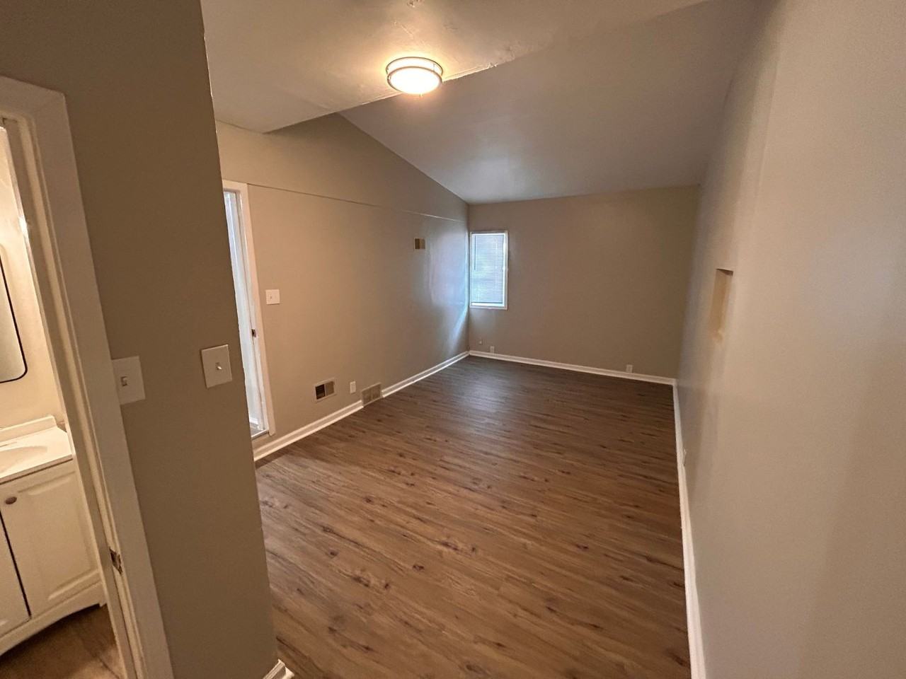 1209 Lakeview Avenue - Photo 4 of 14