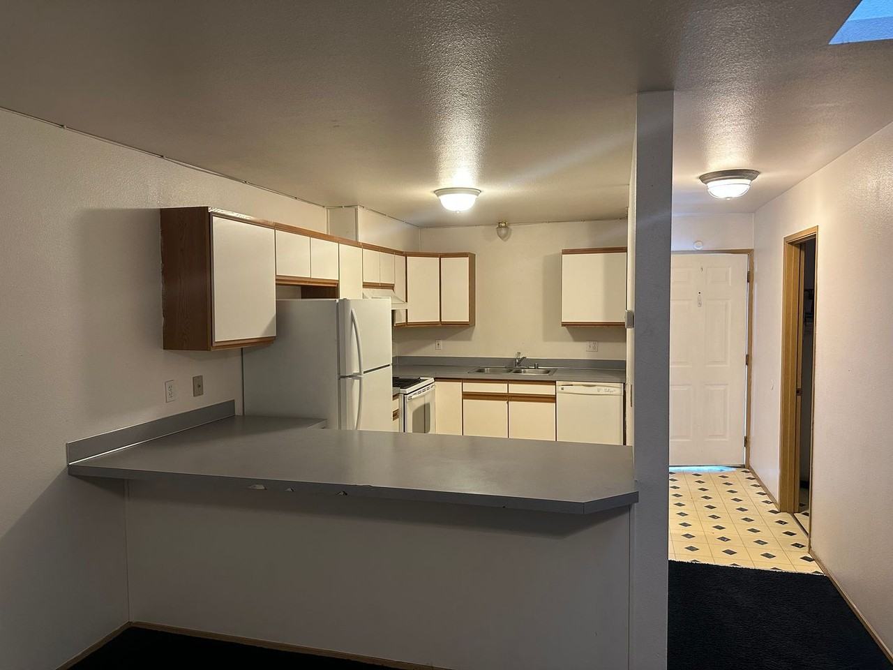 296 West Sussex Avenue #B - Photo 6 of 14