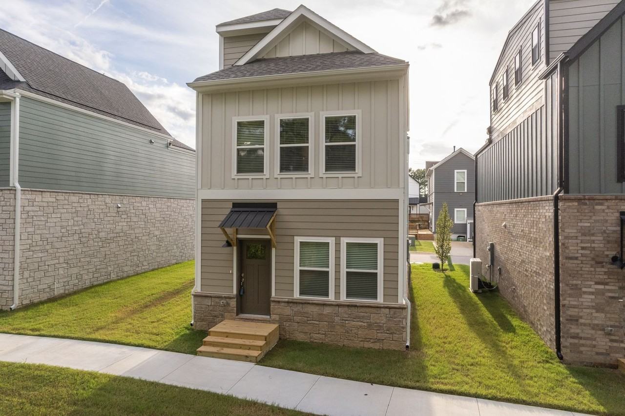 1319 S Van Buren Ave - Photo 2 of 23