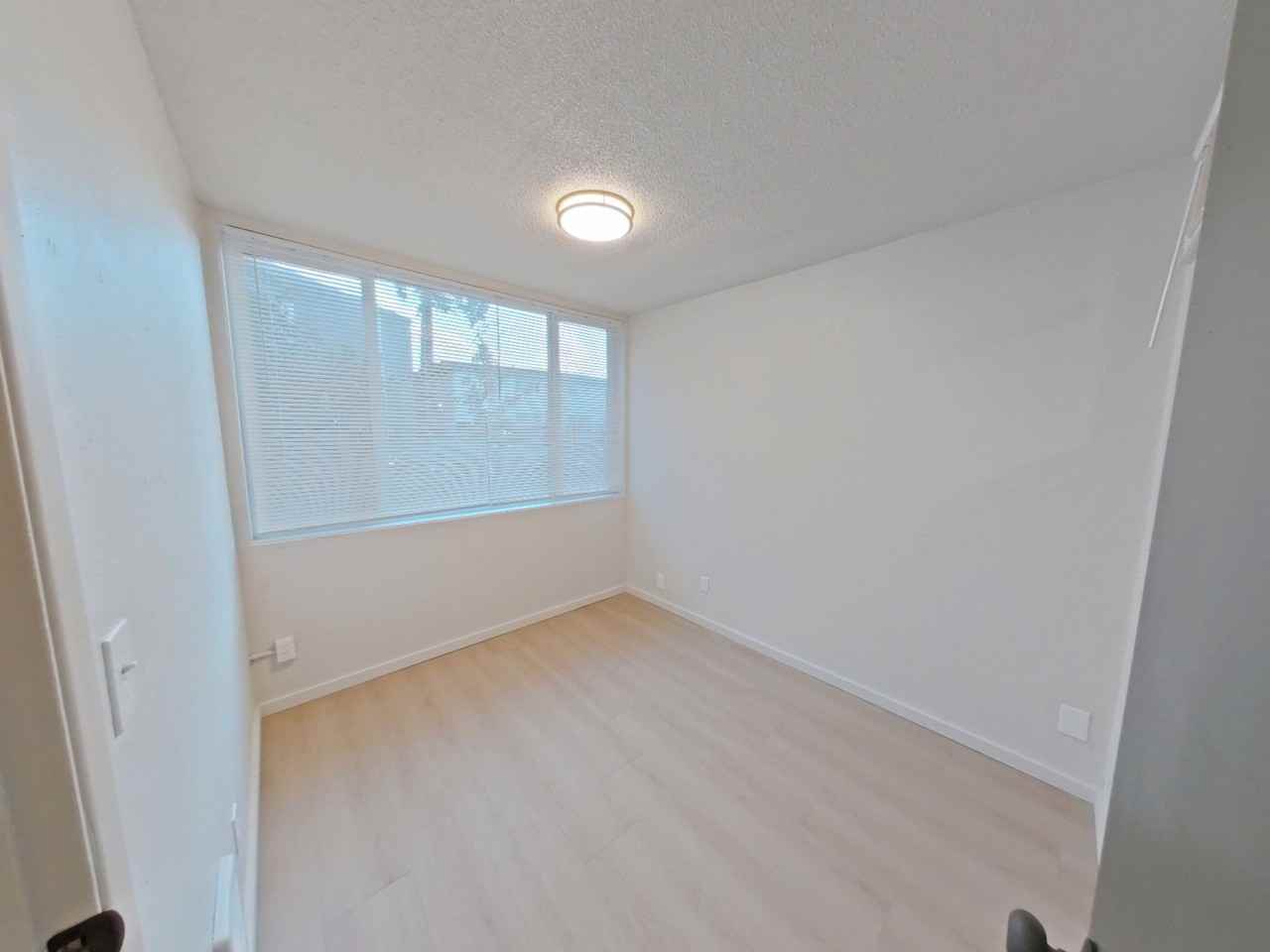 University Manor - Photo 2 of 13