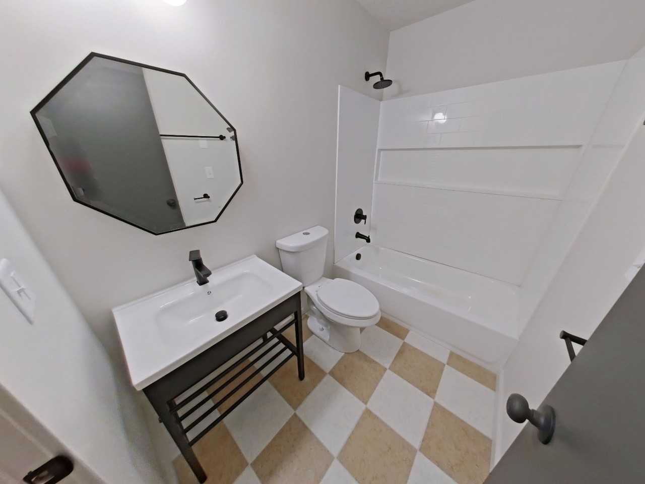 University Manor - Photo 5 of 13