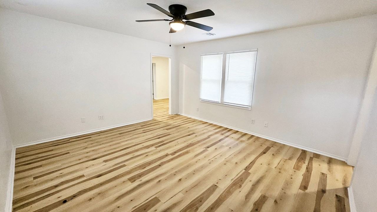 4509 Southeast 26th Street - Photo 3 of 23