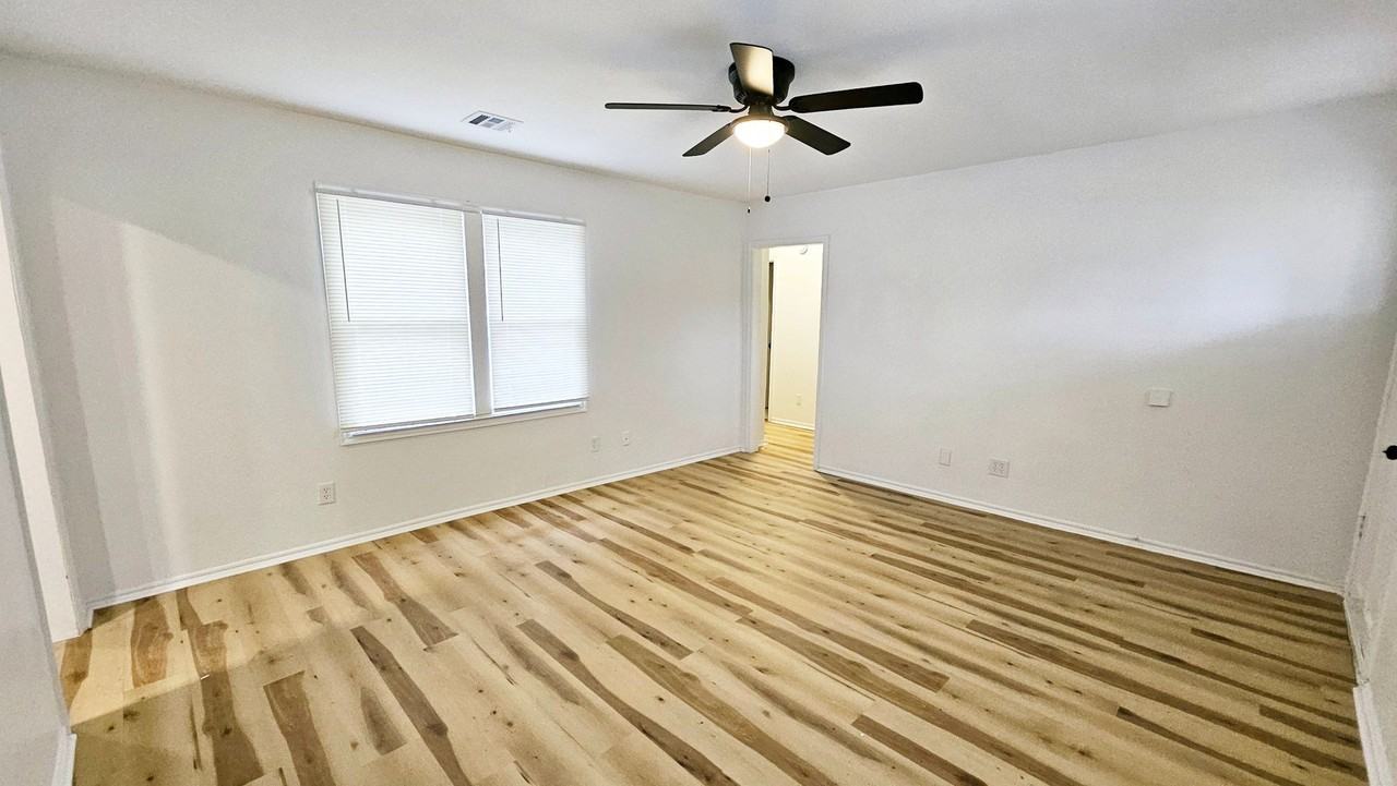 4509 Southeast 26th Street - Photo 4 of 23