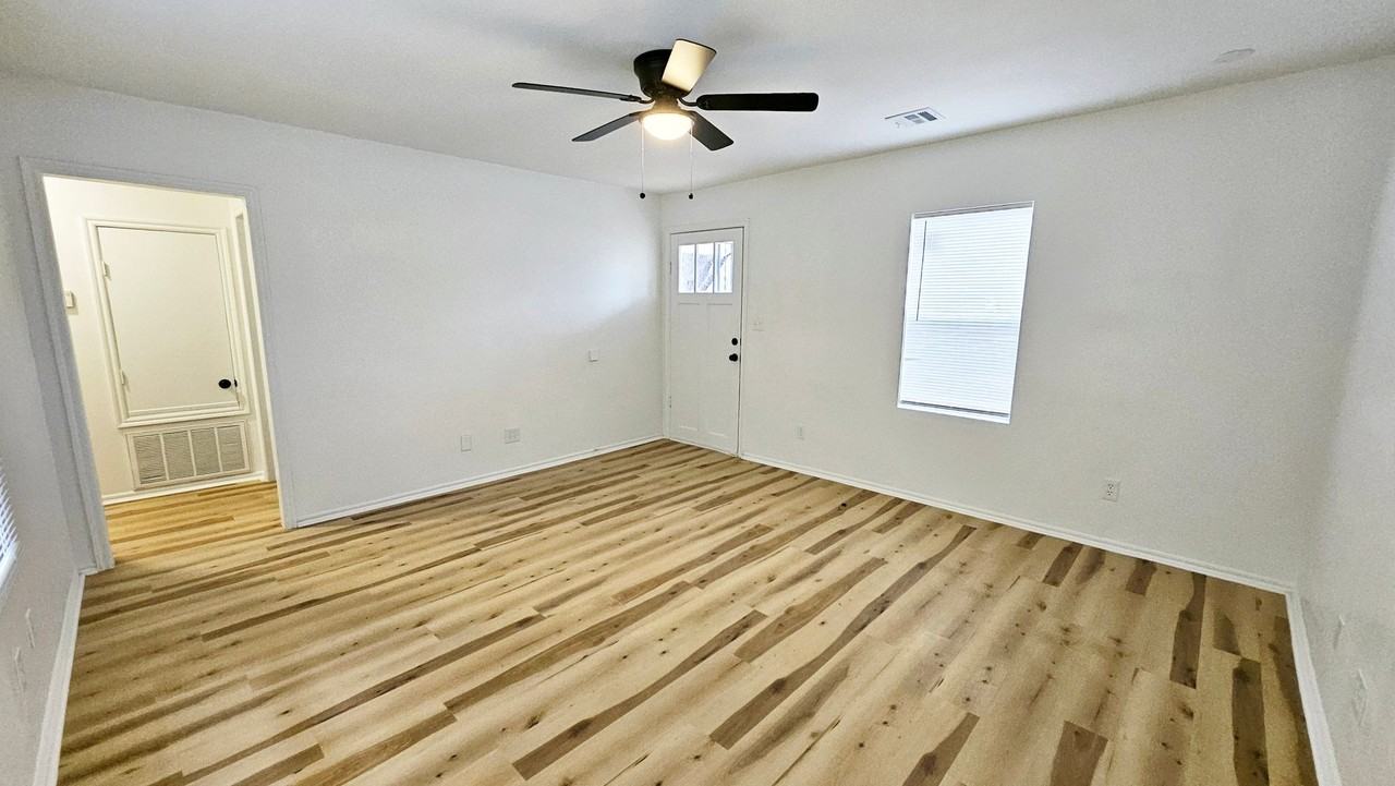 4509 Southeast 26th Street - Photo 5 of 23