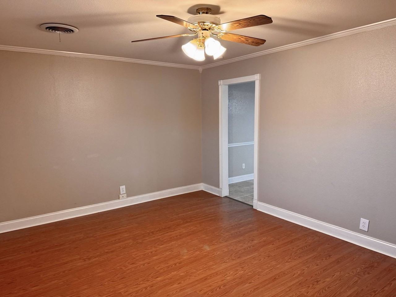 4715 Coronado Avenue - Photo 6 of 38