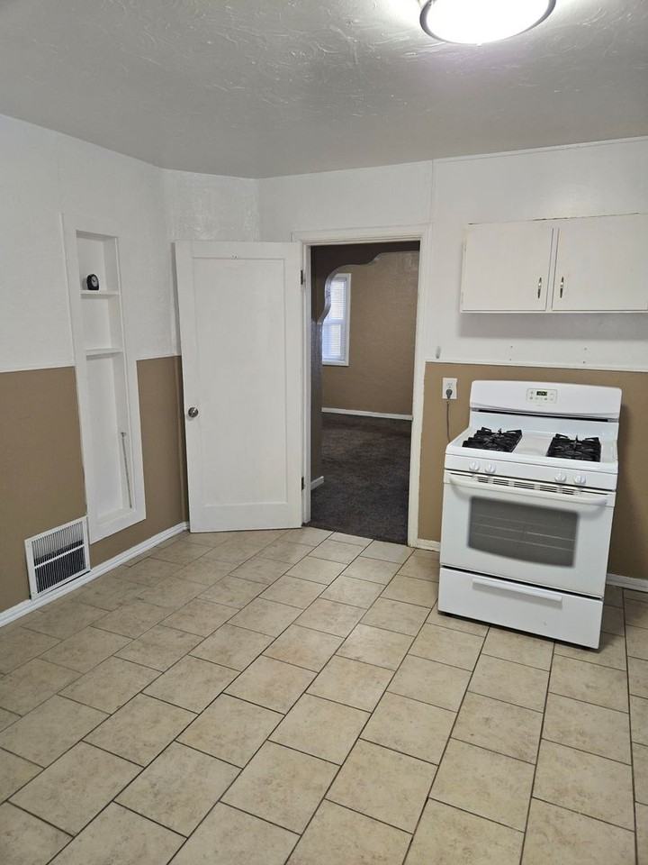 2874 Adams Ave - Photo 3 of 6