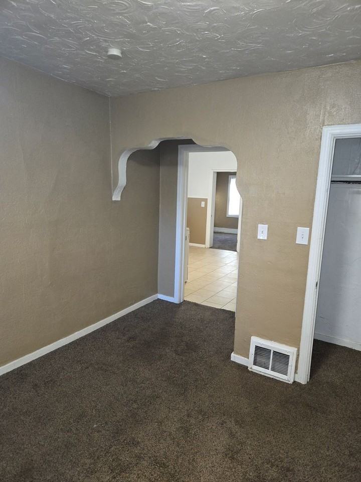 2874 Adams Ave - Photo 5 of 6