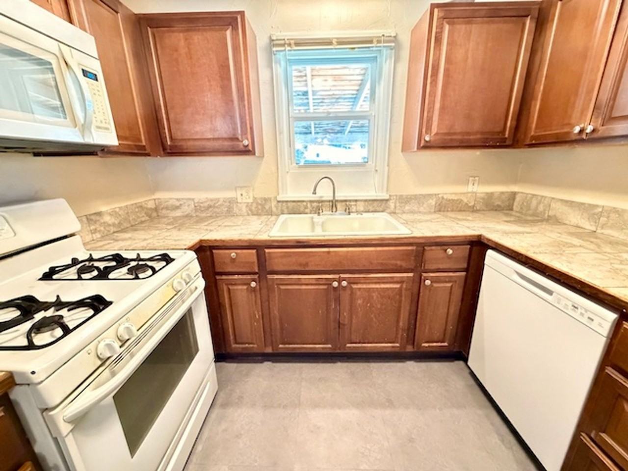 2545 South Lafayette Street - Photo 5 of 36