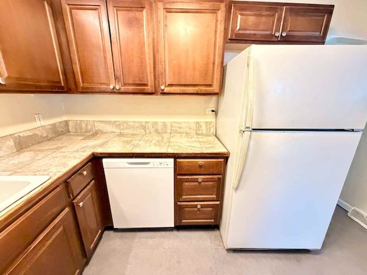 2545 South Lafayette Street - Photo 7 of 36