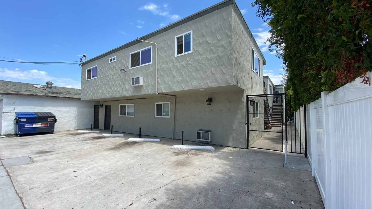 SF Capistrano Villas - Photo 3 of 9