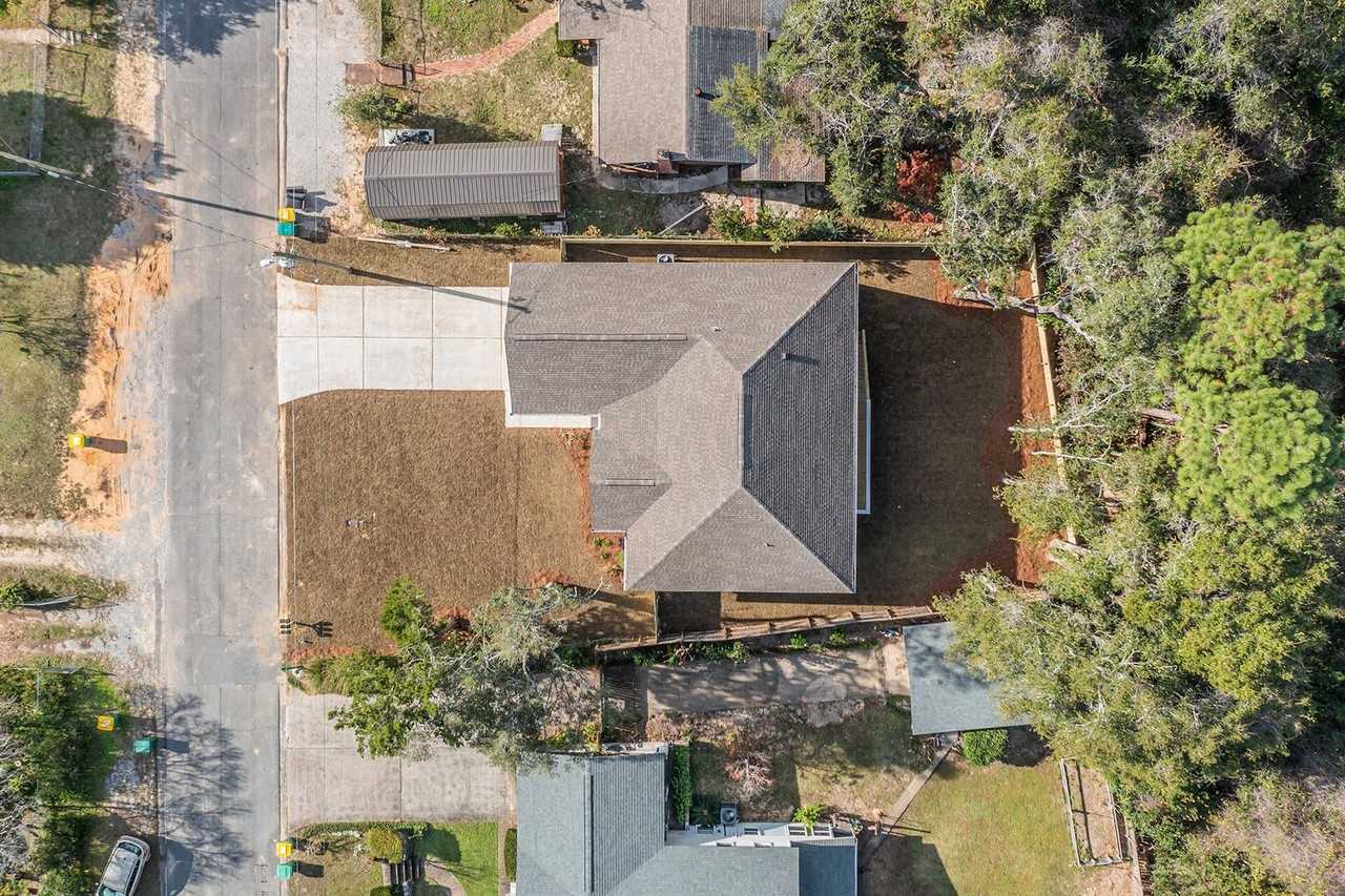 110 4th Street - Photo 3 of 24