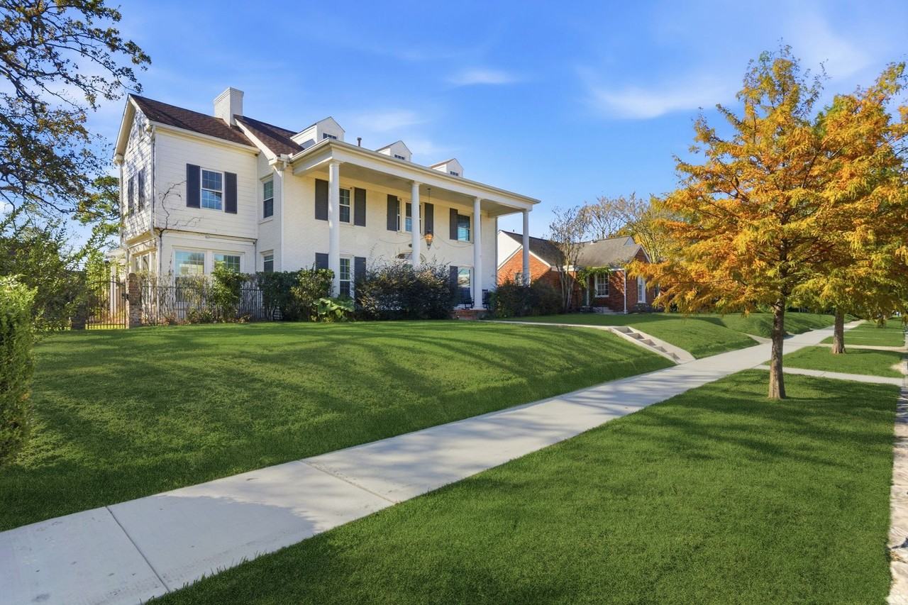 6666 Fairfield St - Photo 3 of 50