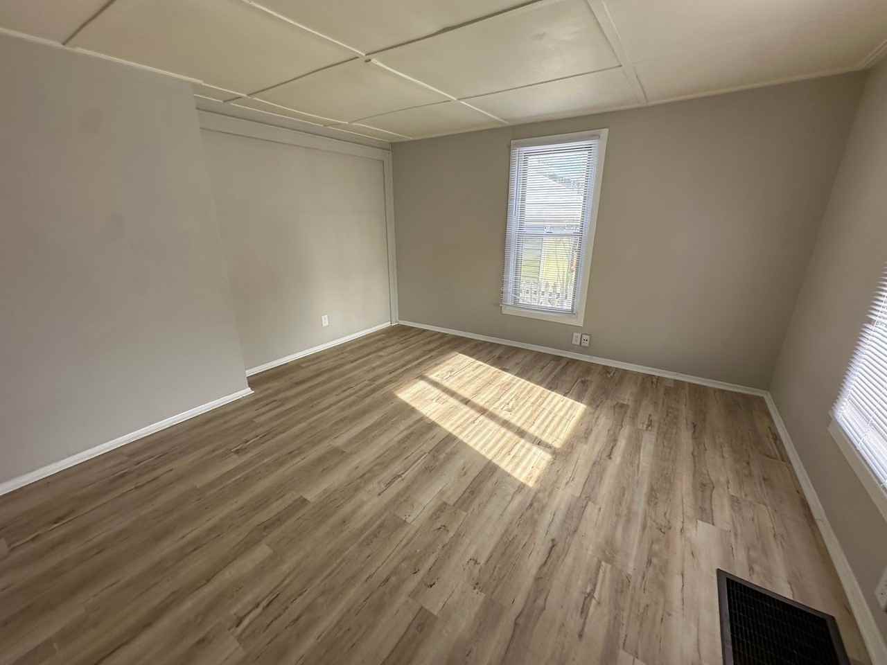 416 Dunbar Avenue - Photo 3 of 9