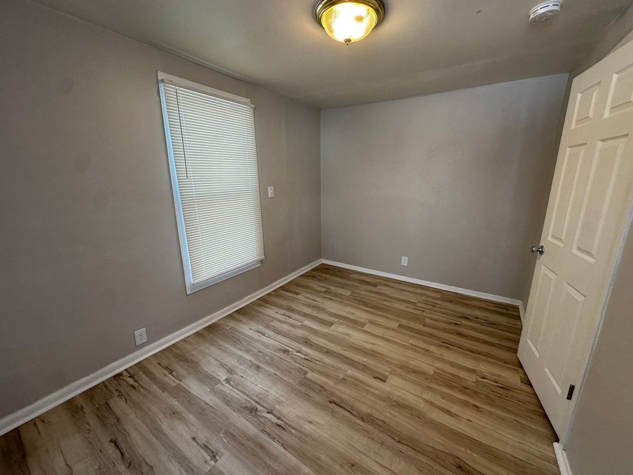 416 Dunbar Avenue - Photo 4 of 9