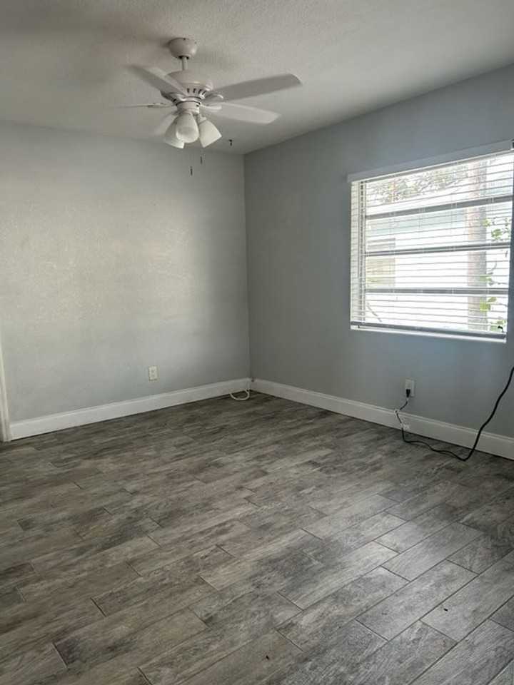 215 10th St Sw - Photo 5 of 8