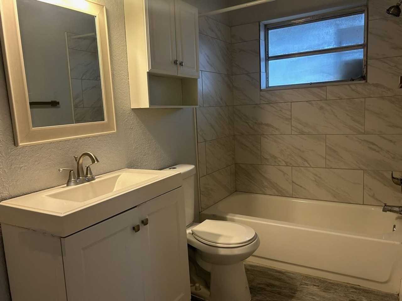 215 10th St Sw - Photo 6 of 8