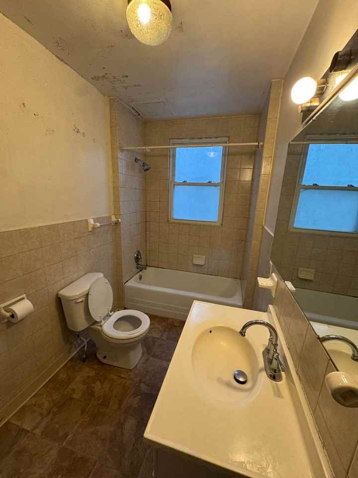 1358 Deane Blvd - Photo 5 of 9