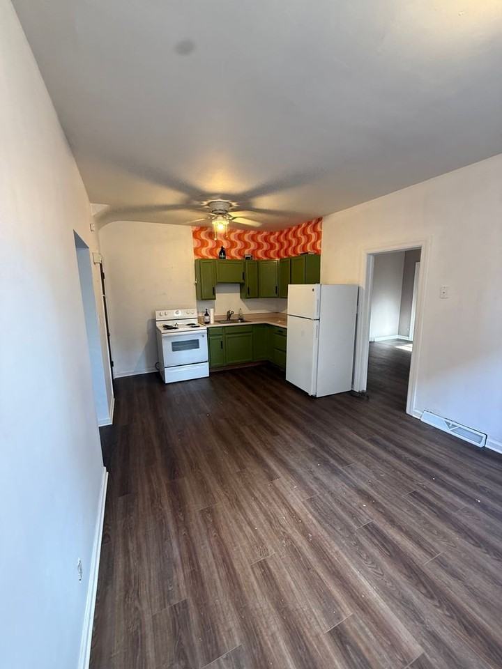 260 Freeport Road - Photo 4 of 11