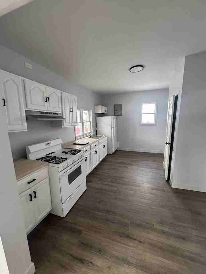 908 John Street - Photo 2 of 10