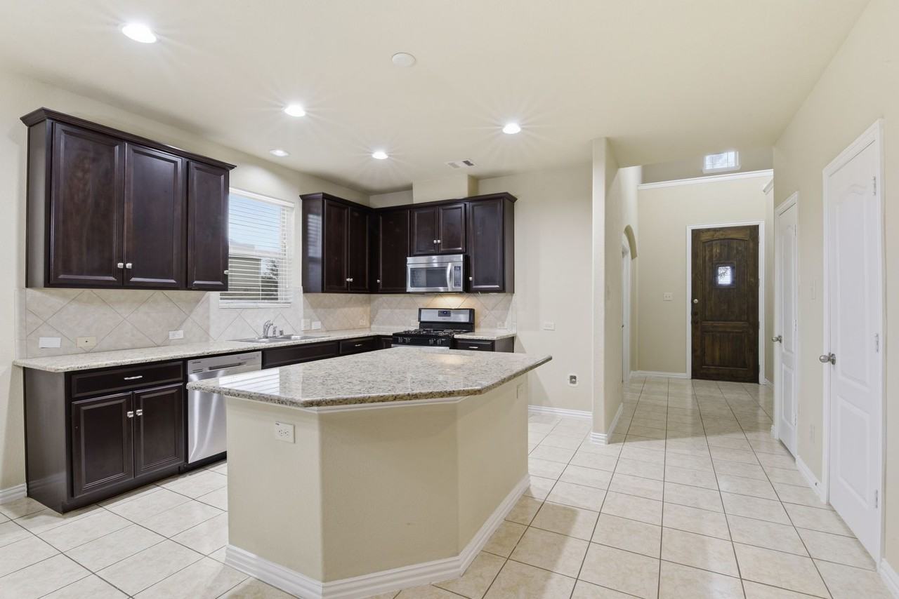 4802 Taylor Dr - Photo 7 of 50