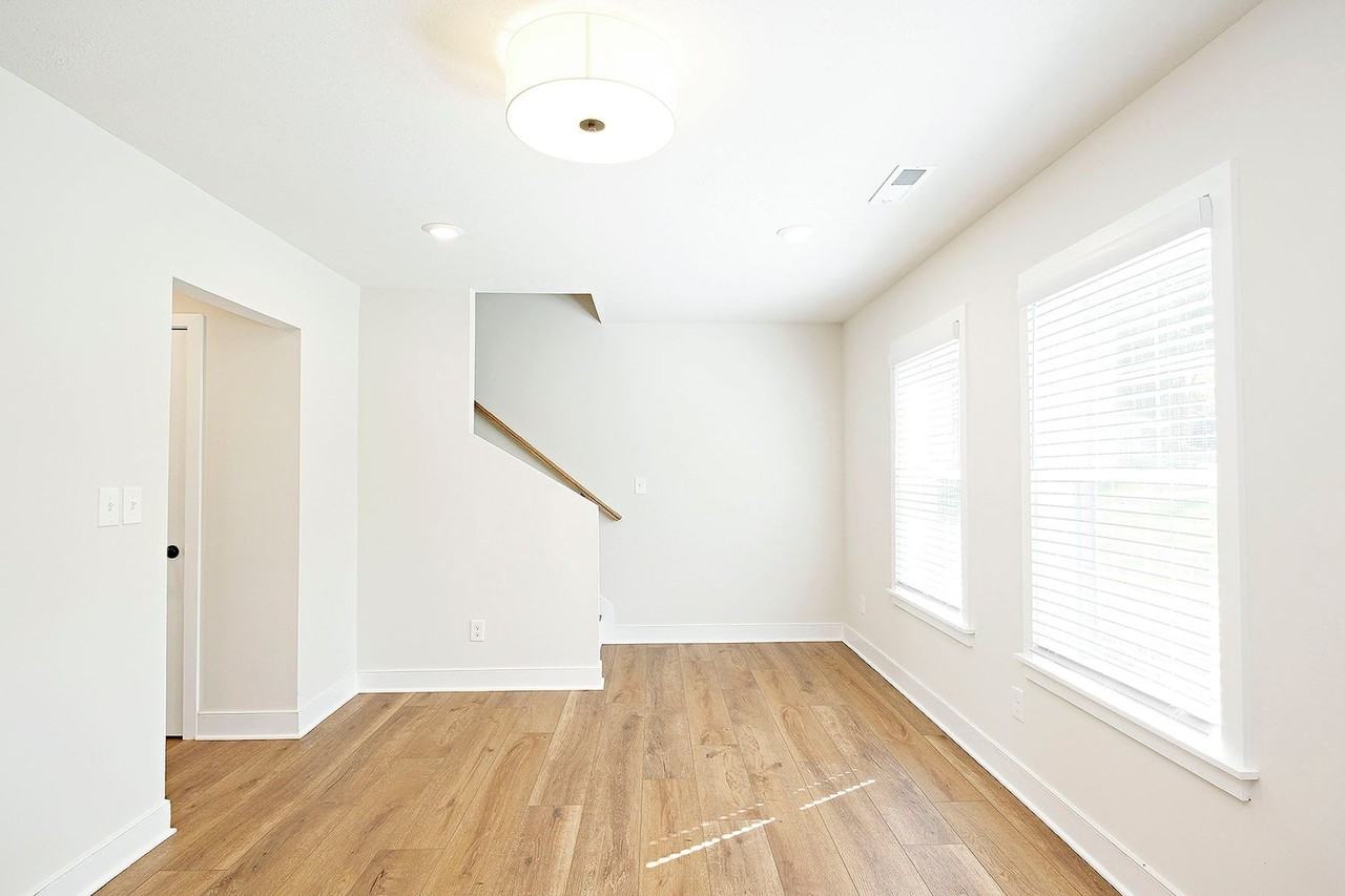 919 Belmont Ave - Photo 2 of 13