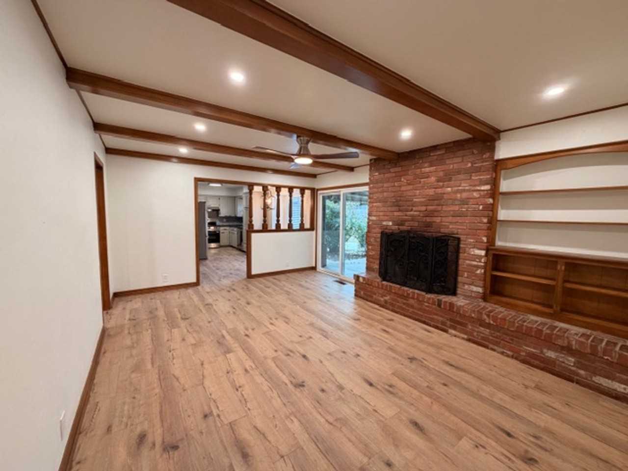 4909 Northwest 62nd Street - Photo 4 of 28