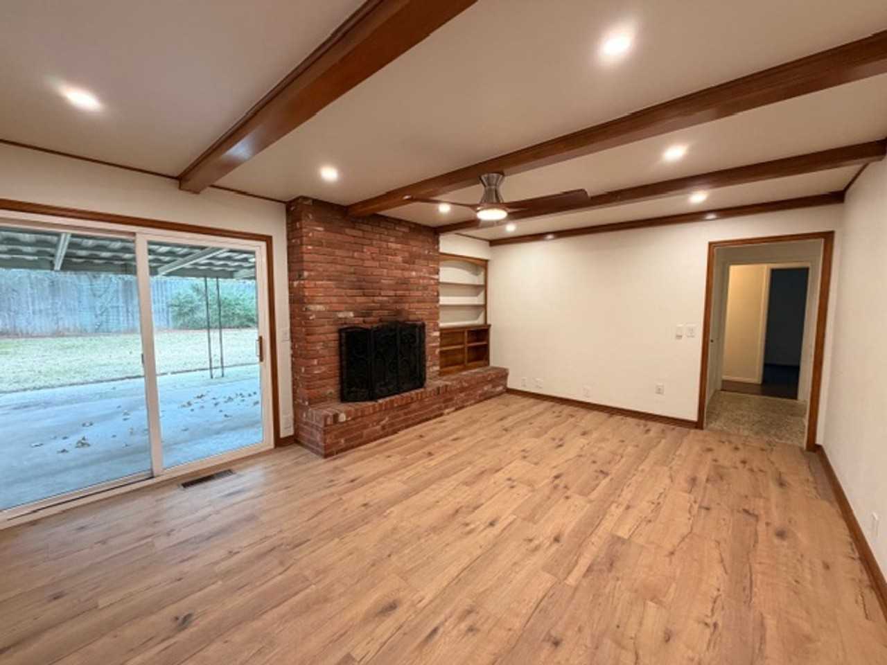 4909 Northwest 62nd Street - Photo 5 of 28