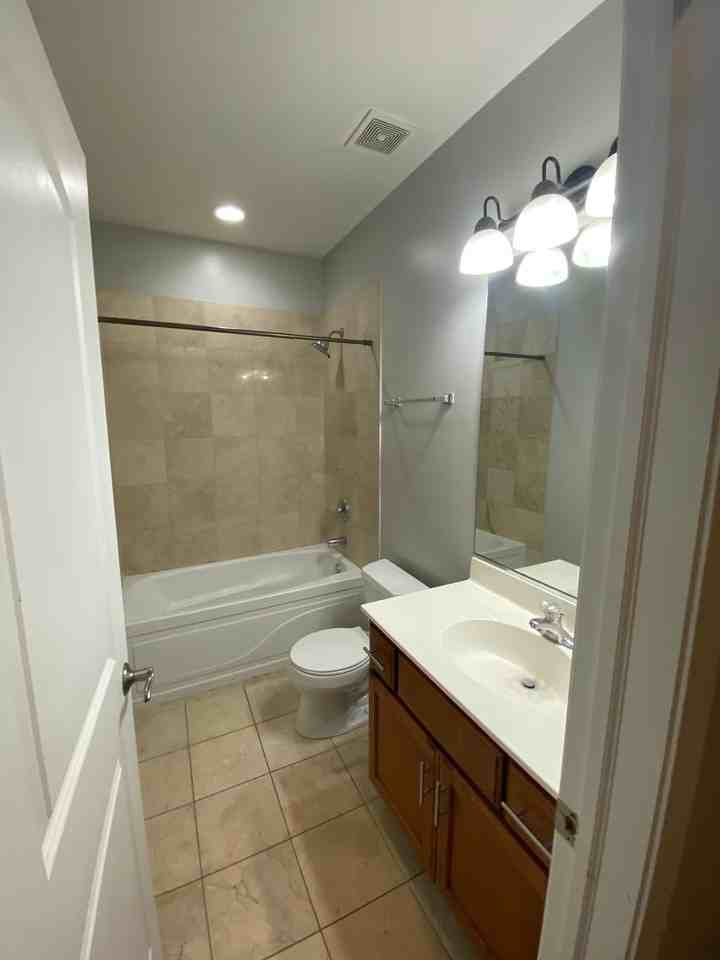 6646 South Greenwood Avenue - Photo 3 of 12