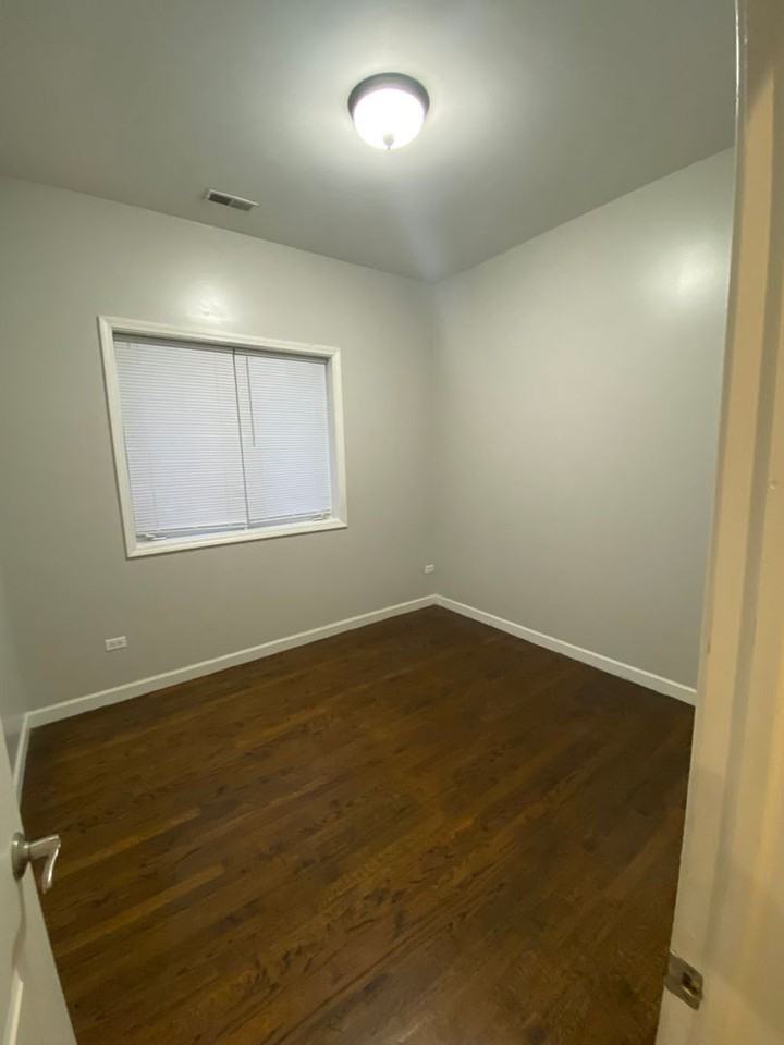 6646 South Greenwood Avenue - Photo 6 of 12