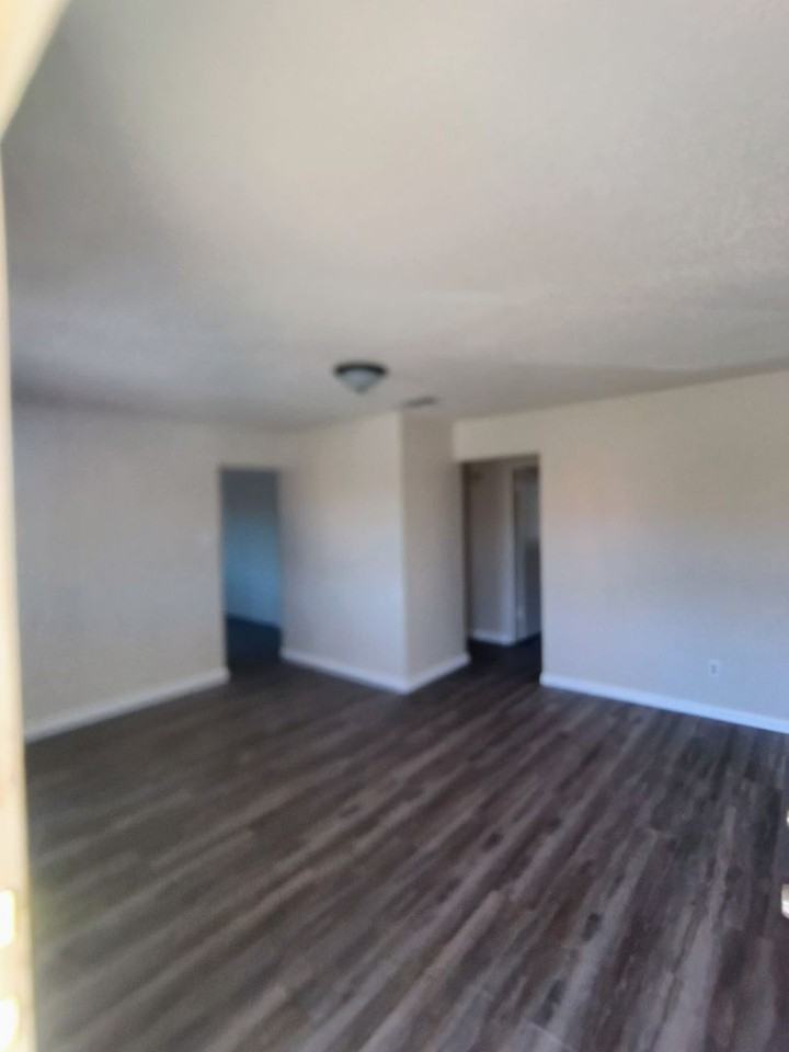 301 Erby Ave - Photo 3 of 5