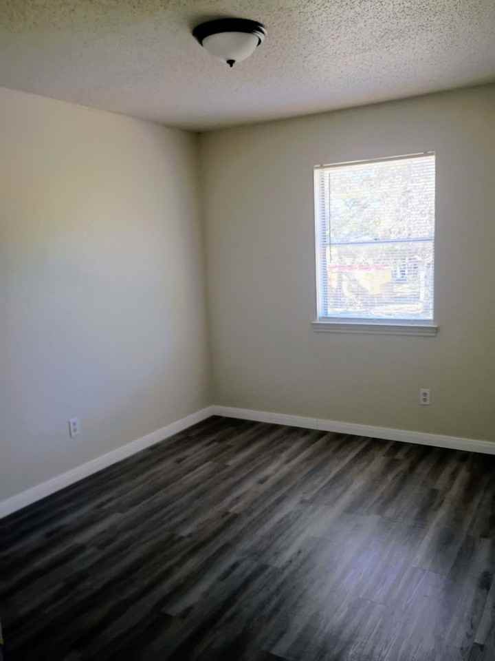 301 Erby Ave - Photo 4 of 5