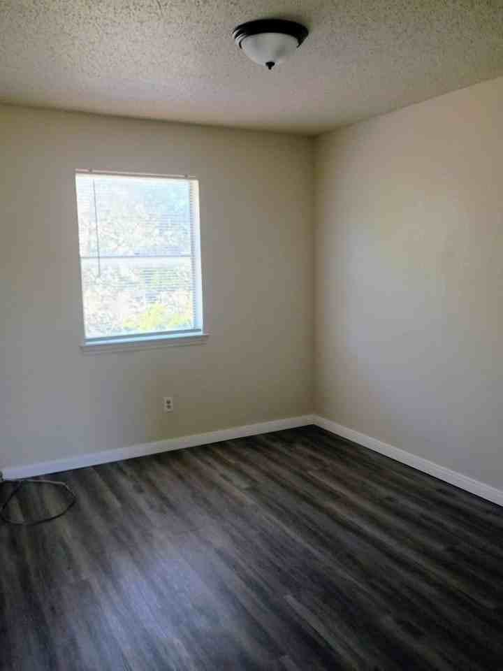 301 Erby Ave - Photo 5 of 5