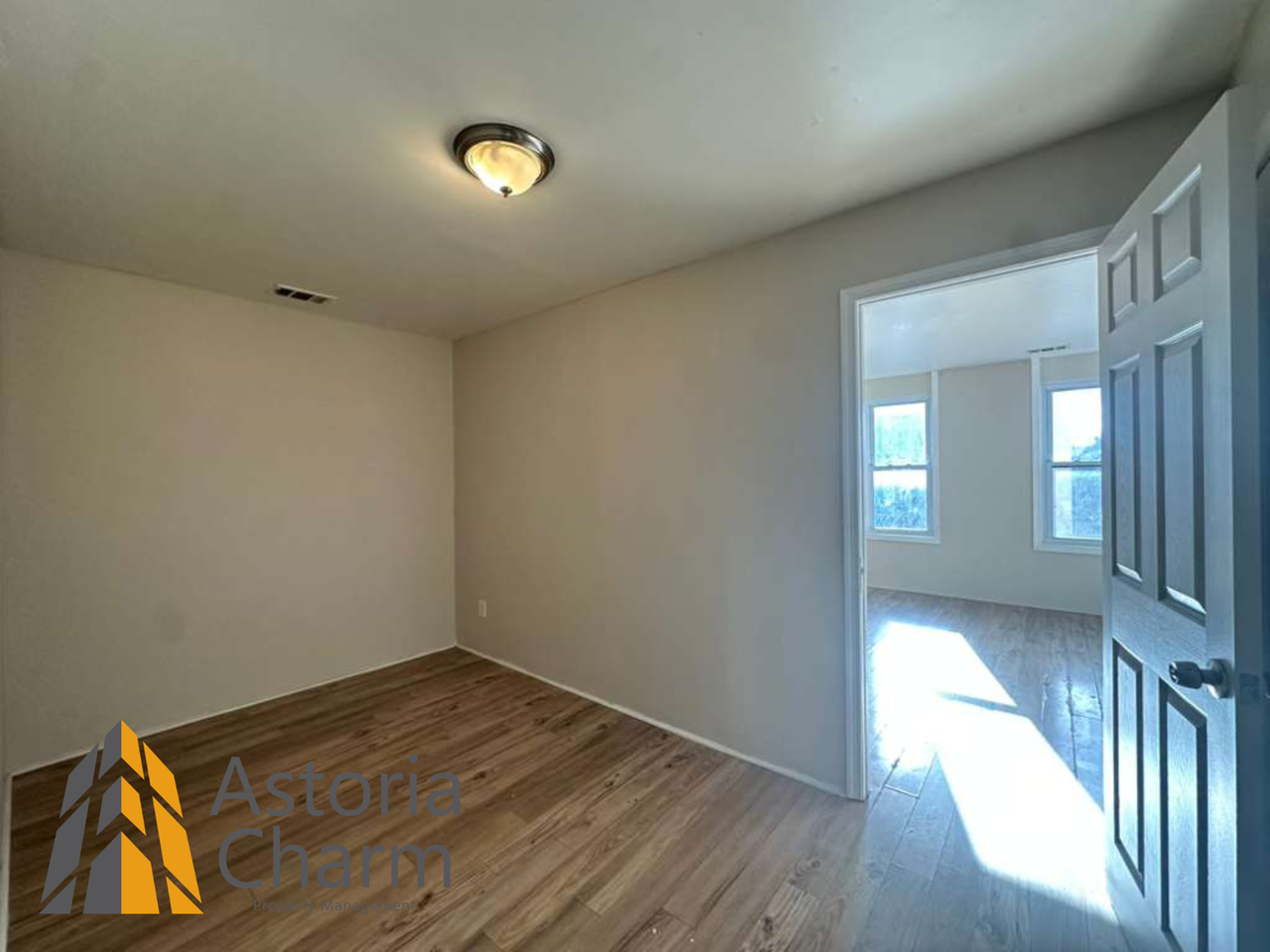 910 Edmondson Ave - Photo 4 of 30