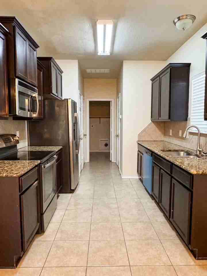 1237 Briscoe Court - Photo 4 of 11