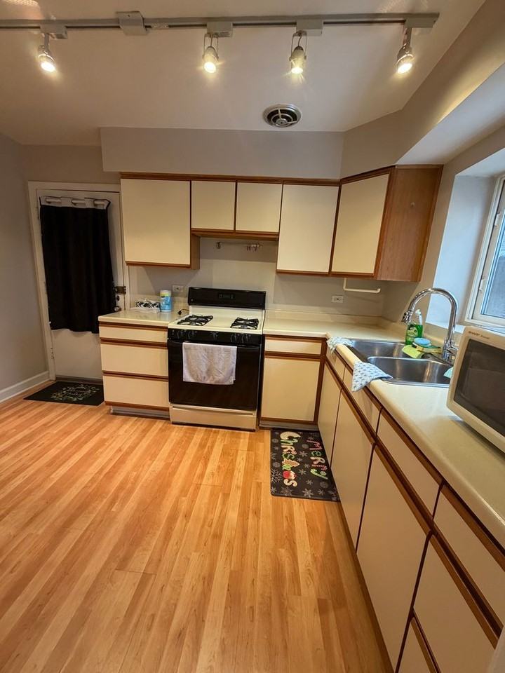 7400 North Sheridan Road #2A - Photo 3 of 17