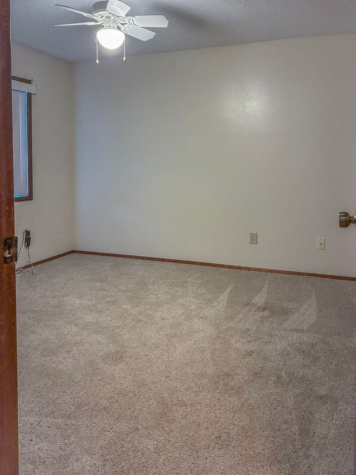 2458 Southeast 53rd Avenue - Photo 4 of 20