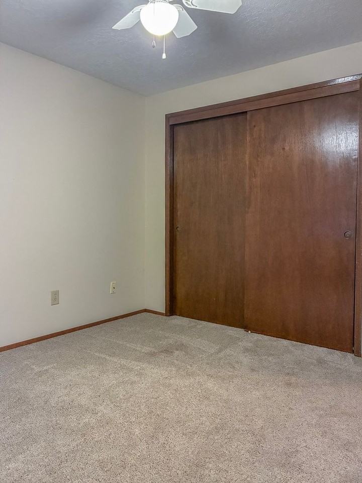 2458 Southeast 53rd Avenue - Photo 5 of 20