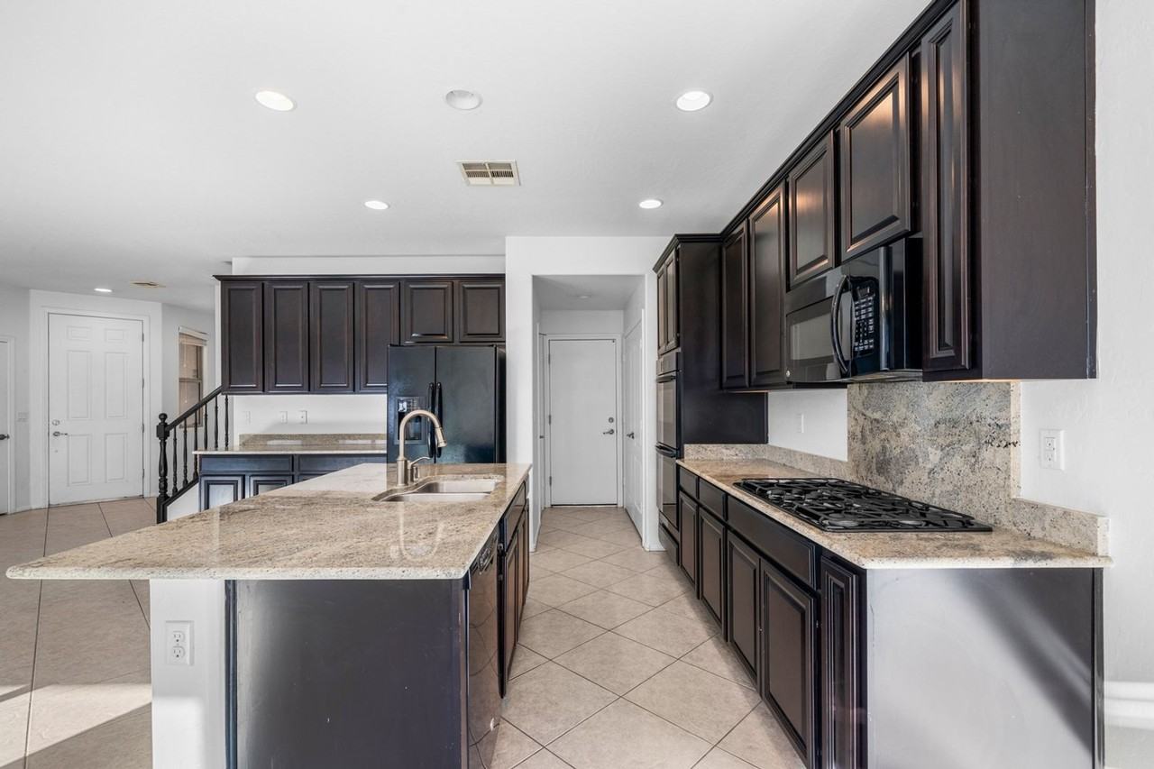 10059 Lady Apple Drive - Photo 6 of 32