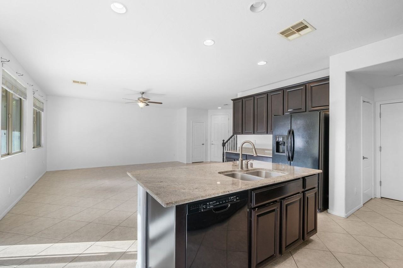 10059 Lady Apple Drive - Photo 7 of 32