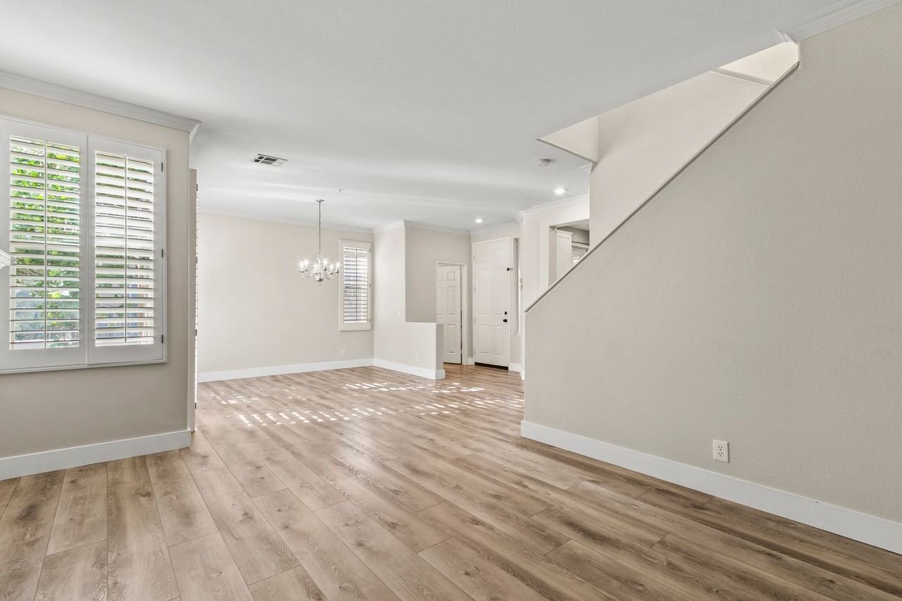 3336 East Rosedale Lane #D - Photo 2 of 15