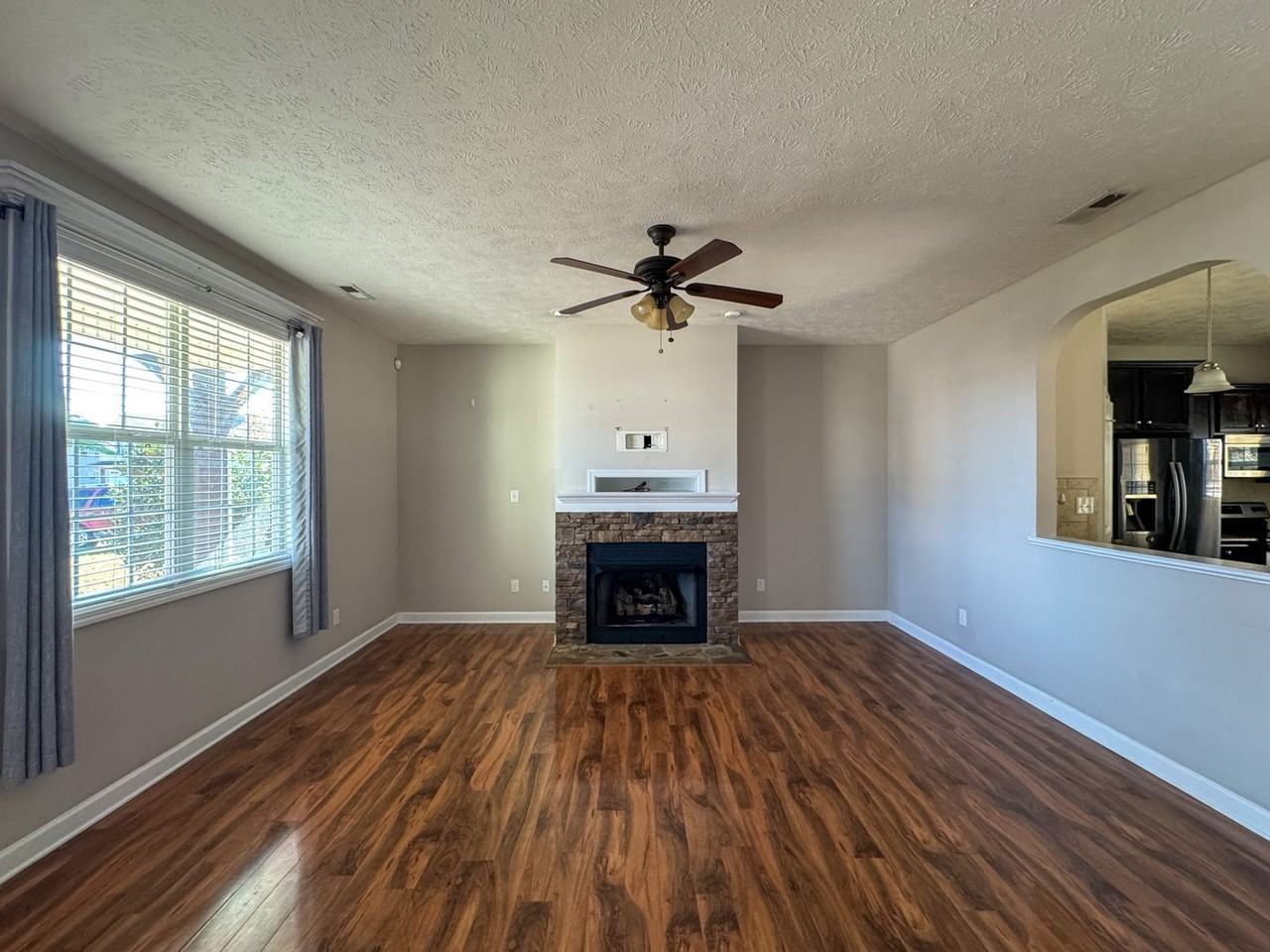 4070 Pleasantburg Drive - Photo 2 of 36