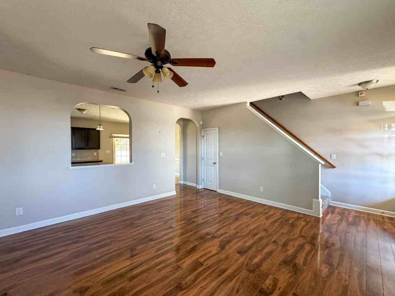 4070 Pleasantburg Drive - Photo 5 of 36