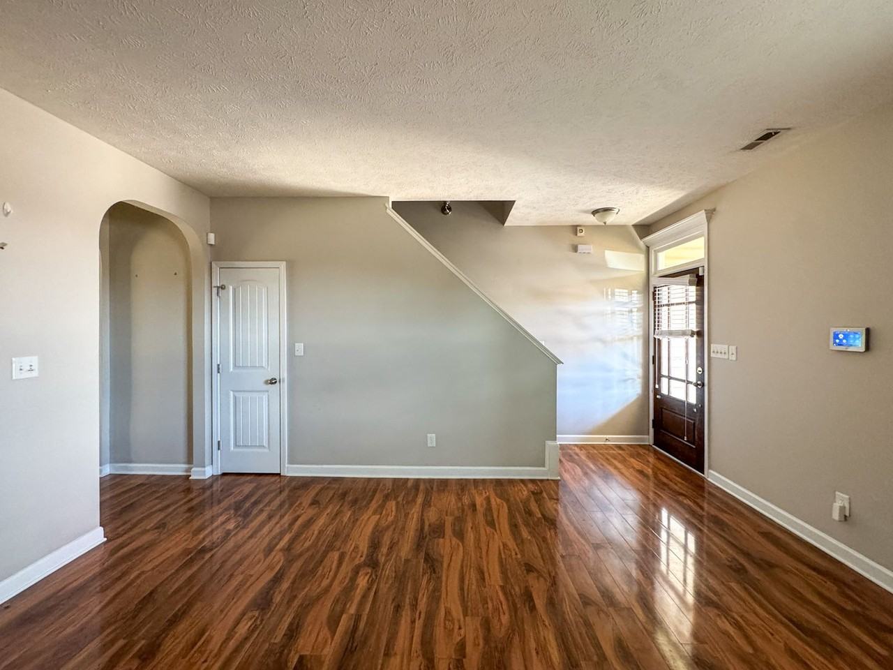 4070 Pleasantburg Drive - Photo 6 of 36